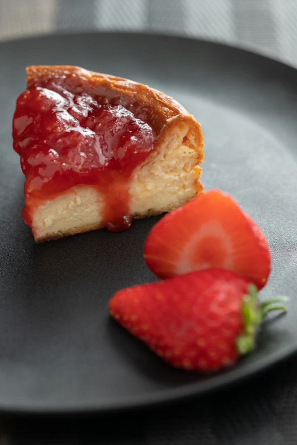 画像5: いちごソースのベイクドチーズケーキ　新商品お試しセール